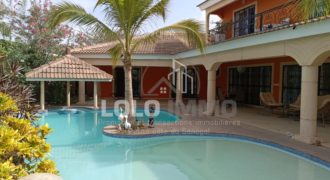 Saly – Belle villa de 4 Chambres avec piscine en mini résidence en BAIL