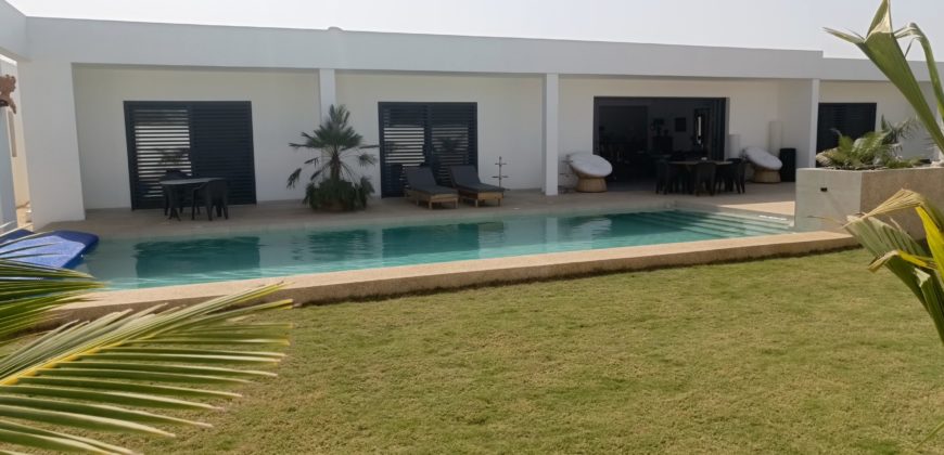 Ngaparou belle villa contemporaine de 5 chambres avec piscine