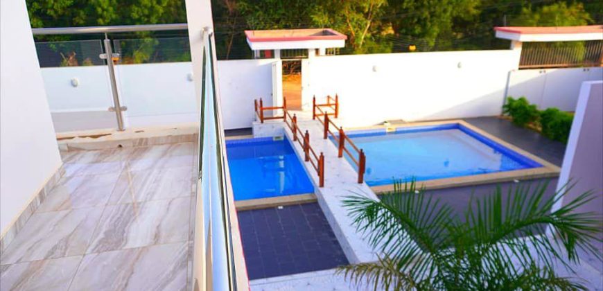 Saly beau duplex de 3 chambres en résidence privée avec piscine