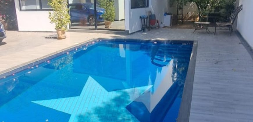 Warang villa de 3 chambres avec piscine sur un terrain de 300m2