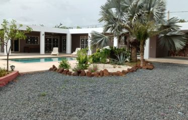 Ngaparou – Villa contemporaine plain pied 4 chambres avec piscine à vendre.BV474.