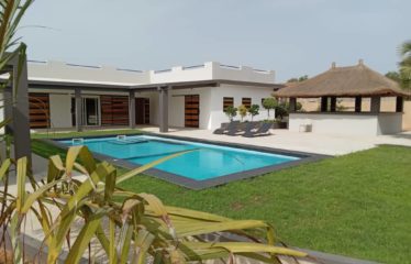 Nguérigne – Villa contemporaine plain-pied 5 chambres avec piscine à louer.BV484.