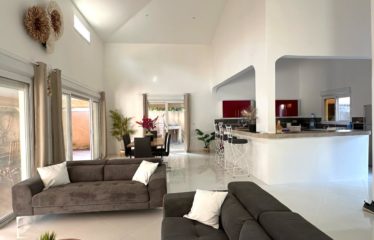 Ngaparou – Villa 3 chambres avec piscine en résidence privée à vendre.BV492.