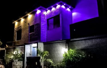 Saly – saly carrefour – villa 5 chambres Titre Foncier avec piscine à vendre.