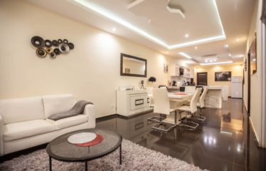 Saly – saly carrefour – villa 5 chambres Titre Foncier avec piscine à vendre.