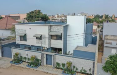 Saly – saly carrefour – villa 5 chambres Titre Foncier avec piscine à vendre.