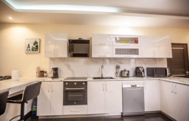 Saly – saly carrefour – villa 5 chambres Titre Foncier avec piscine à vendre.