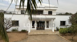 Nguérigne – Villa 4 chambres en R+1 avec piscine sur terrain de 1450 m2