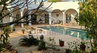 Nguékokh – Villa 4 chambres avec piscine sur terrain de 3 100 m2 à vendre