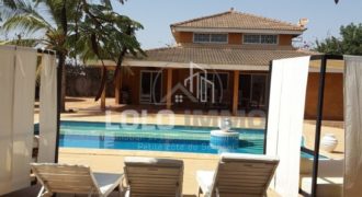 Saly – Villa 3 chambres et son studio indépendant en résidence avec piscine à vendre