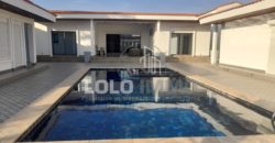 NGUERIGNE/Sinthiane : Villa contemporaine plain pied avec piscine à vendre