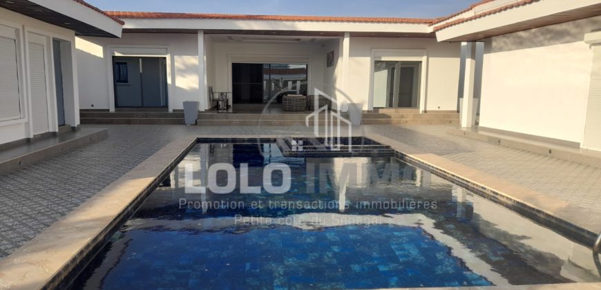 NGUERIGNE/Sinthiane : Villa contemporaine plain pied avec piscine à vendre