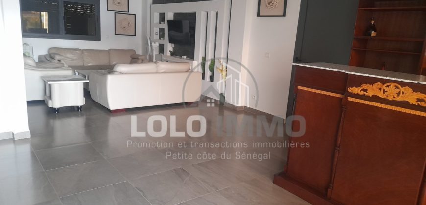 NGUERIGNE/Sinthiane : Villa contemporaine plain pied avec piscine à vendre