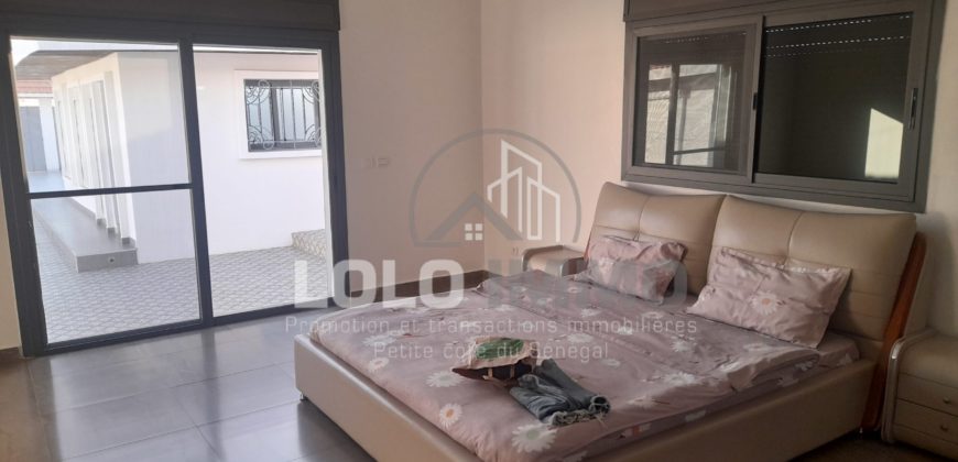 NGUERIGNE/Sinthiane : Villa contemporaine plain pied avec piscine à vendre