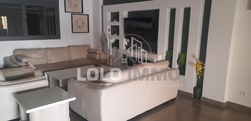 NGUERIGNE/Sinthiane : Villa contemporaine plain pied avec piscine à vendre
