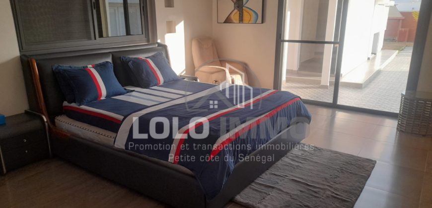 NGUERIGNE/Sinthiane : Villa contemporaine plain pied avec piscine à vendre