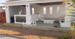NGUERIGNE/Sinthiane : Villa contemporaine plain pied avec piscine à vendre