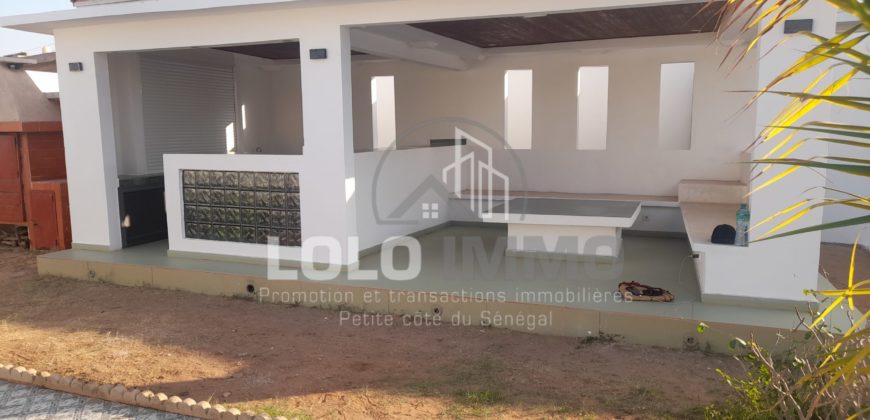 NGUERIGNE/Sinthiane : Villa contemporaine plain pied avec piscine à vendre
