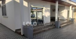 NGUERIGNE/Sinthiane : Villa contemporaine plain pied avec piscine à vendre