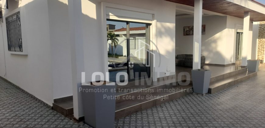 NGUERIGNE/Sinthiane : Villa contemporaine plain pied avec piscine à vendre