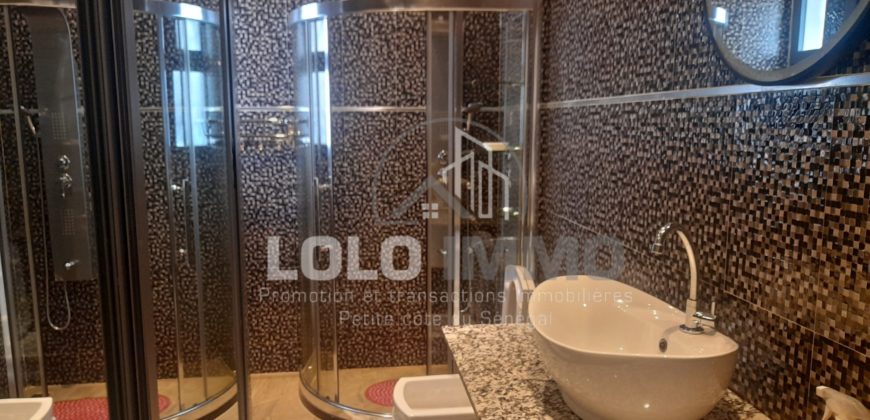 NGUERIGNE/Sinthiane : Villa contemporaine plain pied avec piscine à vendre