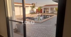 NGUERIGNE/Sinthiane : Villa contemporaine plain pied avec piscine à vendre