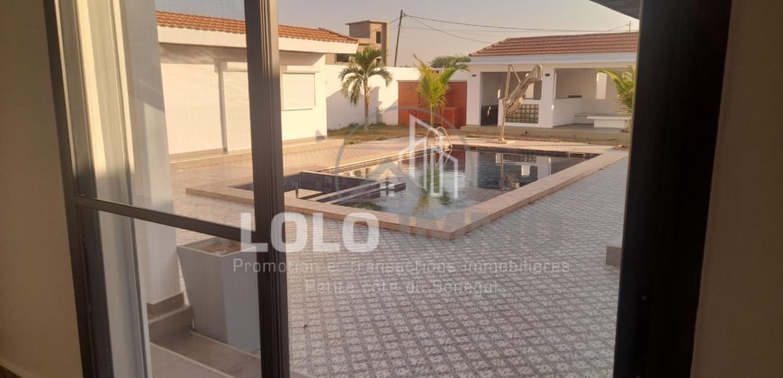 NGUERIGNE/Sinthiane : Villa contemporaine plain pied avec piscine à vendre