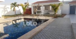 NGUERIGNE/Sinthiane : Villa contemporaine plain pied avec piscine à vendre