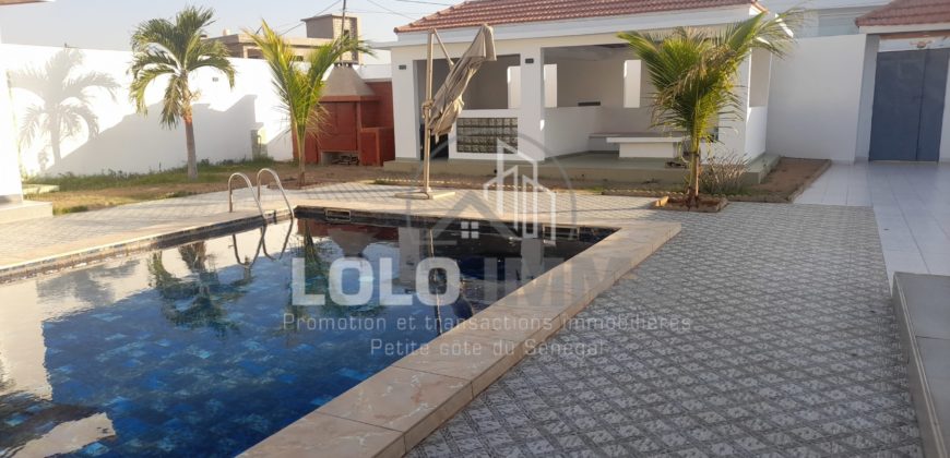 NGUERIGNE/Sinthiane : Villa contemporaine plain pied avec piscine à vendre