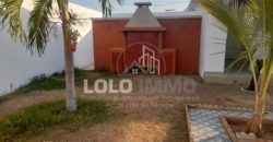 NGUERIGNE/Sinthiane : Villa contemporaine plain pied avec piscine à vendre