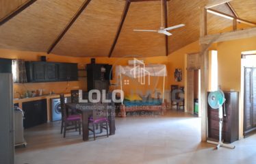 Saly – Lot de 5 bungalows et une case privative sur un terrain de 1 904 m2 à vendre.