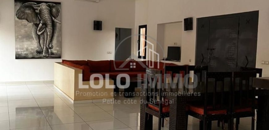 Sinthiane/Nguérigne – Villa 4 chambres avec piscine en résidence à vendre.