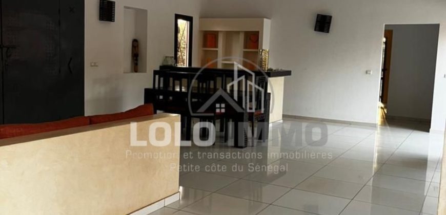 Sinthiane/Nguérigne – Villa 4 chambres avec piscine en résidence à vendre.