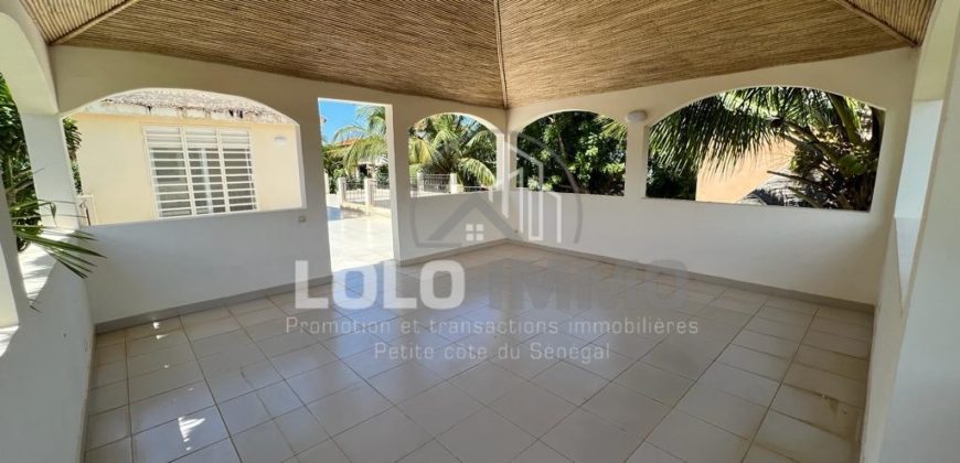 Ngaparou – Villa 3 chambres avec piscine deuxième ligne à vendre