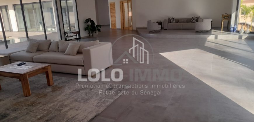Nguérigne – Villa haut standing 5 chambres avec piscine à vendre.