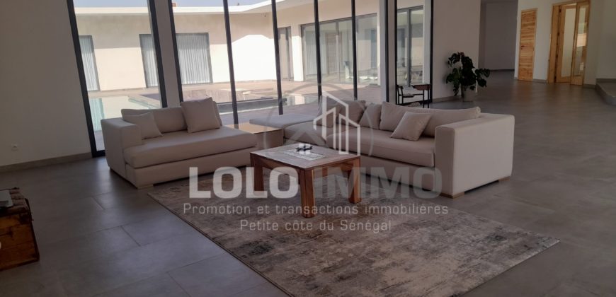 Nguérigne – Villa haut standing 5 chambres avec piscine à vendre.