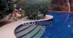 Ngaparou – Villa paisible au coeur d’un joyau arboré avec piscine à vendre