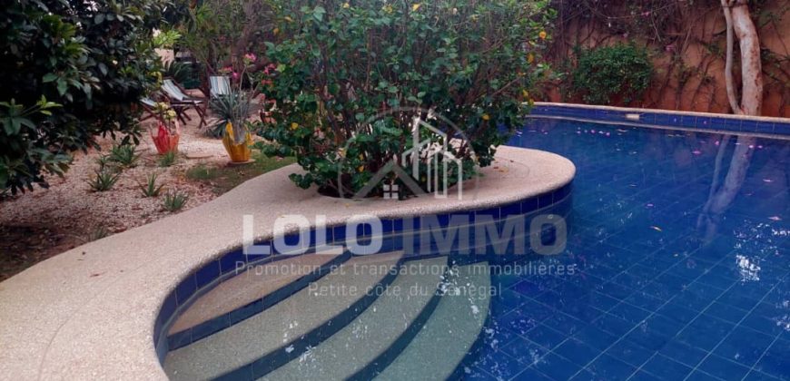Ngaparou – Villa paisible au coeur d’un joyau arboré avec piscine à vendre