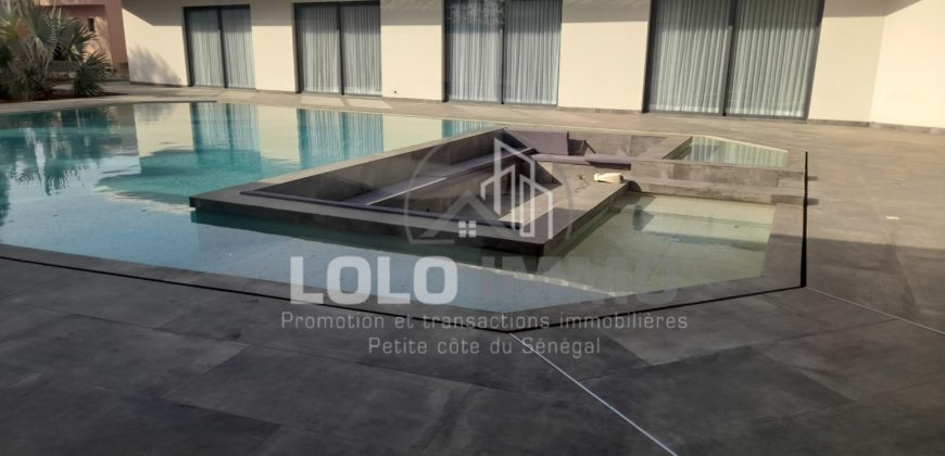 Nguérigne – Villa haut standing 5 chambres avec piscine à vendre.