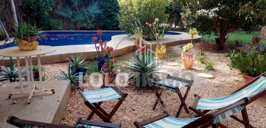 Ngaparou – Villa paisible au coeur d’un joyau arboré avec piscine à vendre