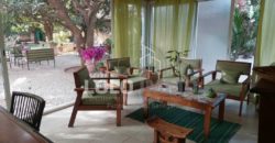 Ngaparou – Villa paisible au coeur d’un joyau arboré avec piscine à vendre
