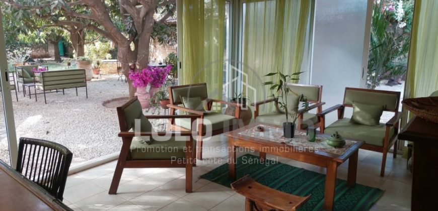 Ngaparou – Villa paisible au coeur d’un joyau arboré avec piscine à vendre