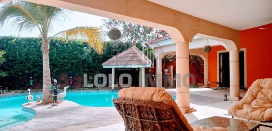 Saly – Belle villa de 4 Chambres avec piscine en mini résidence en BAIL