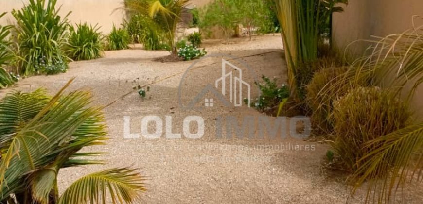 Yayem/ Sine Saloum  – magnifique maison d’architecte de 4 chambres  avec piscine à vendre