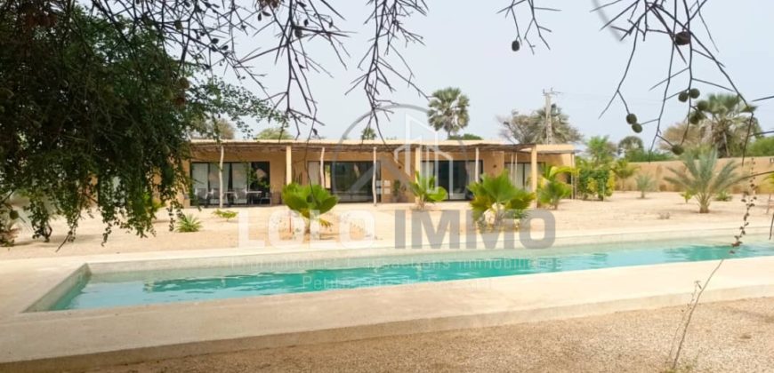 Yayem/ Sine Saloum  – magnifique maison d’architecte de 4 chambres  avec piscine à vendre