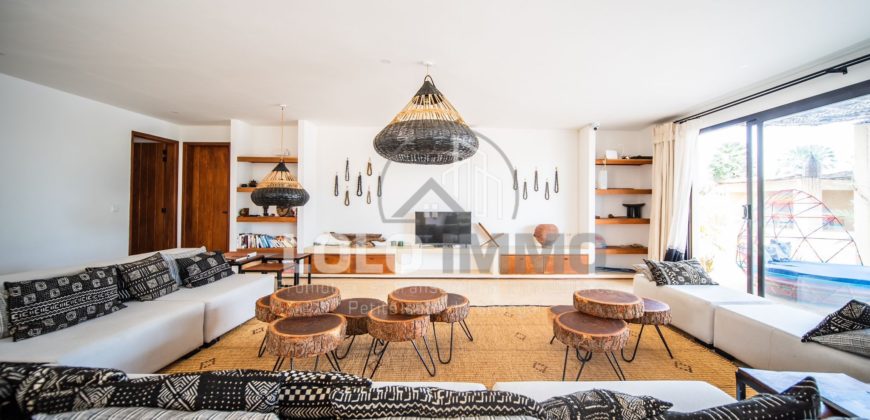 Yayem/ Sine Saloum  – magnifique maison d’architecte de 4 chambres  avec piscine à vendre