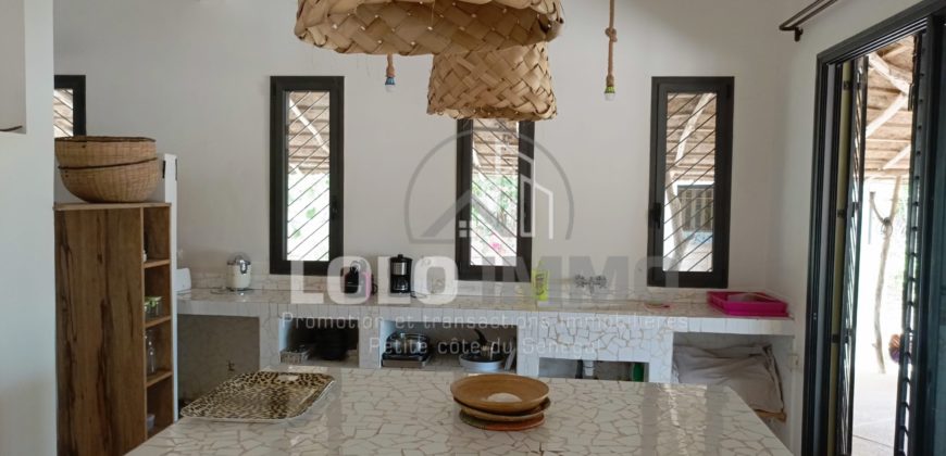 Palmarin – Belle propriété avec sa villa sur 5 959 m2 en bordure de plage à vendre.