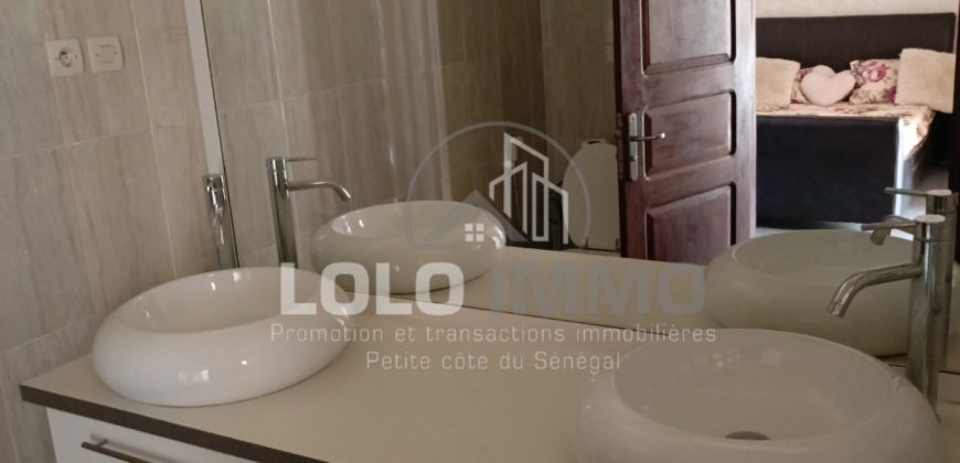 Saly – Belle villa de 4 Chambres avec piscine en mini résidence en BAIL