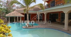 Saly – Belle villa de 4 Chambres avec piscine en mini résidence en BAIL