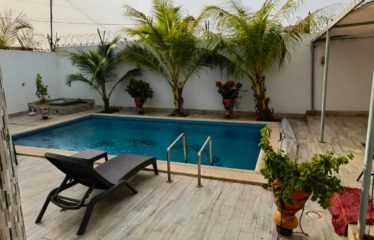 Saly – Quartier Diambars charmante villa de 2 chambres avec piscine à vendre